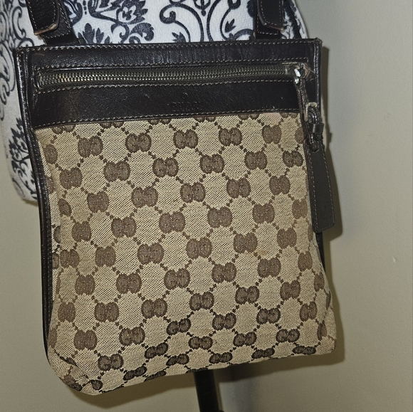 GUCCI GG Supreme Canvas Shoulder Bag Crossbody Sacoche Unisex – Authentic - Picture 2 of 16